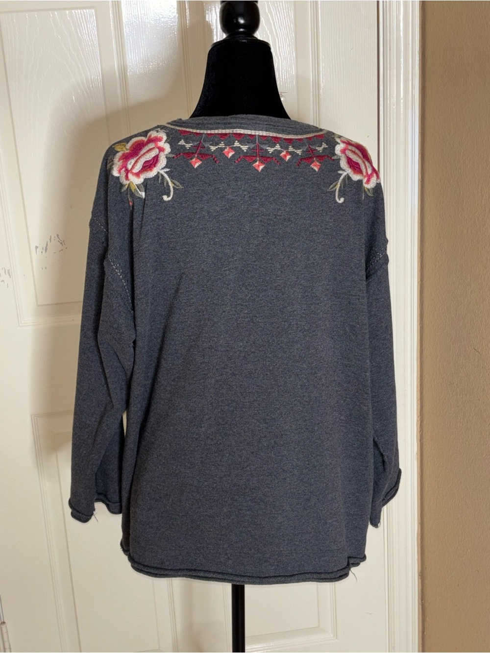 Johnny Was JWLA Plus Black Issioria Floral Embroidery Knit Sweatshirt Size 2X - Picture 5 of 9